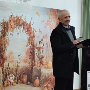 Scurt reportaj de la lansarea volumului „broderii de ceață, vitralii senine” de Dumitru Tuhuț