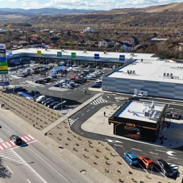 A fost inaugurat GP Plaza Hunedoara, complexul comercial construit de Gică Popescu
