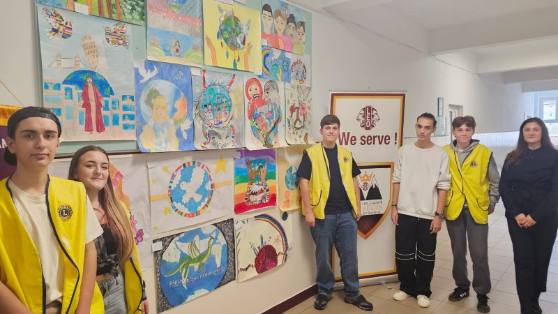 Expoziție cu „Afișe pentru Pace” realizate de elevii din Lupeni într-un proiect Lions