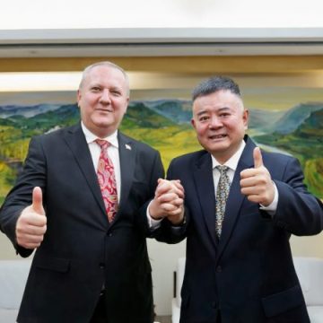 Memorandum istoric semnat între Biblioteca județeană „Ovid Densușianu” Hunedoara-Deva și Biblioteca Provincială Shaanxi din China