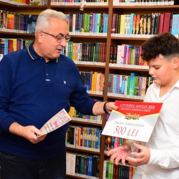 Cel mai fidel cititor din comuna Cârjiţi premiat la Biblioteca județeană „Ovid Densușianu” din Deva