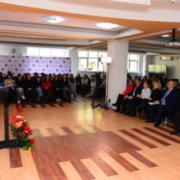 Record de participare al liceelor hunedorene la ediția a XI-a a concursului de cultură generală „Citești și câștigi!”