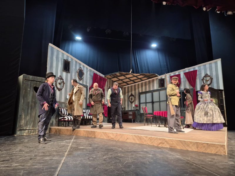 Teatrul din Petroșani se pregătește pentru „O noapte furtunoasă”!