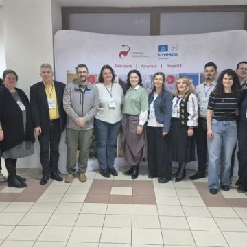 Profesori și experți, reuniți într-un dialog despre educația STEAM și pentru sustenabilitate facilitat de Geoparcul Țara Hațegului