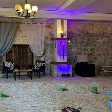 Castelul Lupilor Transilvania vă invită să descoperiți Salina Chimindia. Un spațiu dedicat relaxării și sănătății adăugat ansamblului turistic de la Chimindia