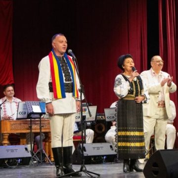 În așteptarea Crăciunului, colindul popular este adus în casa cea frumoasă a Petrilei de valoroși artiști ai folclorului hunedorean