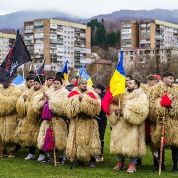 Ediție de excepție a Festivalului Crailor din Valea Jiului la „festivalul fotbalului” de la Minerul Lupeni