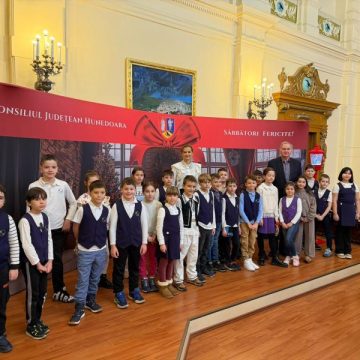 Iată, vin colindători la… Consiliul județean Hunedoara!