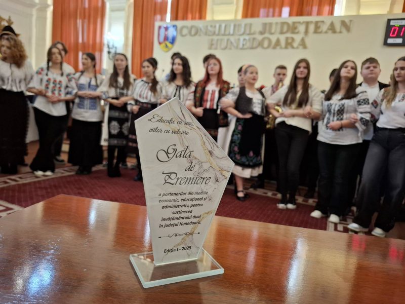 Gala de premiere a reprezentanților din mediile economic, educațional și administrativ, care susțin constant învățământul dual din județul Hunedoara