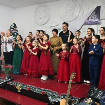 Magia „Glasurilor de Argint” la sărbătoarea „Brăduțul de argint” de la Clubul Copiilor Valea Jiului