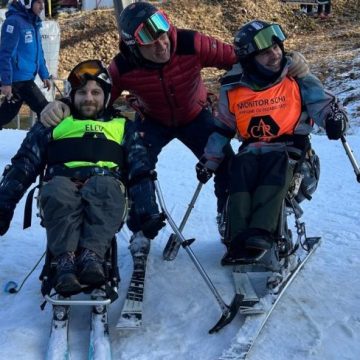 Imposibilul a devenit posibil la Straja! Experiență pe pârtie pentru persoanele cu dizabilități locomotorii.