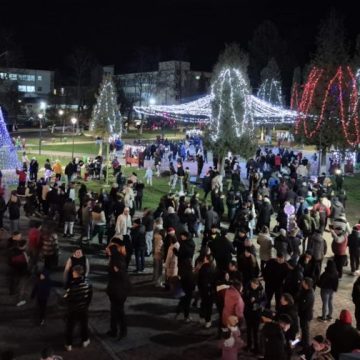 Bucuria sărbătorilor de iarnă a ajuns și la Vulcan, în Parcul „Avram Iancu”