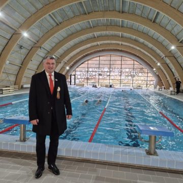 La Lupeni a fost inaugurat un nou și modern Bazin didactic pentru înot