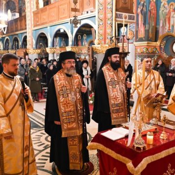 Slujbă de mulțumire la Catedrala Episcopală din Deva în noaptea trecerii dintre ani