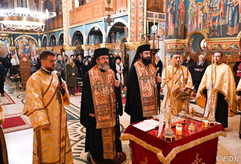 Slujbă de mulțumire la Catedrala Episcopală din Deva în noaptea trecerii dintre ani