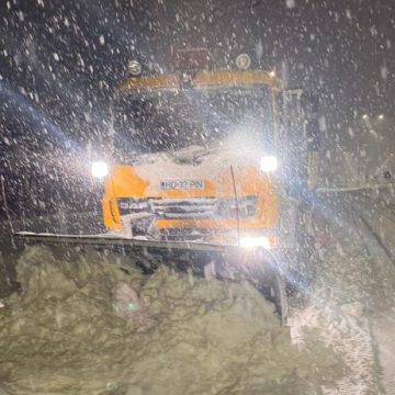 Intervenții pe drumurile județene aflate în administrarea Consiliului Județean Hunedoara, ca urmare a ninsorilor din ultimele ore