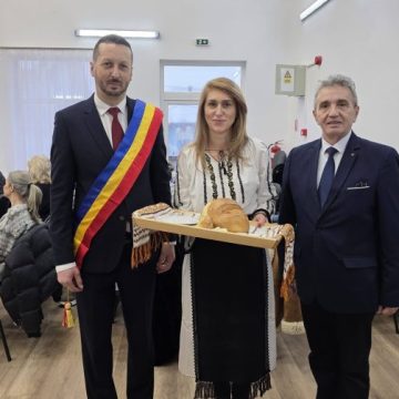 Proprietarii din comuna Râu de Mori au intrat în posesia noilor cărți funciare