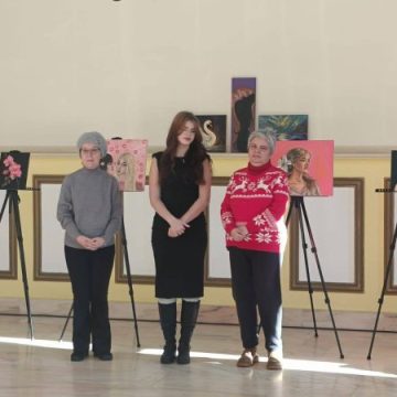 „Amurg”, expoziție de pictură Iustina Alexandra Elek, la Palatul Cultural „Minerul” din Lupeni