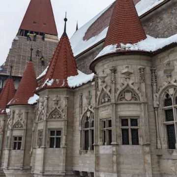 S-au reluat lucrările pentru restaurarea completă a Castelului Corvinilor de la Hunedoara