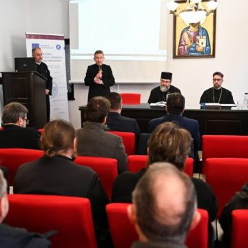 Episcopia Devei și Hunedoarei a găzduit prezentarea proiectului național privind înființarea Centrului de activități cu tineretul «Sfântul Ilie Tesviteanul»
