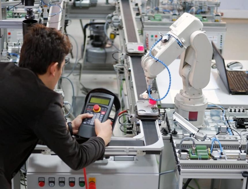 Universitatea din Petroșani vizează acreditarea unei specializări noi, de robotică
