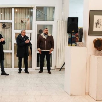 „Incursiuni în neverosimil”, o expoziție care reflectă maturitatea deplină a talentului artistic al artistului plastic Robert Humel