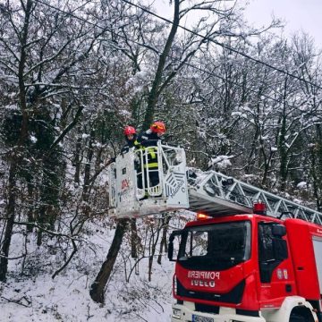 310 intervenții și misiuni ale salvatorilor hunedoreni în minivacanța de Revelion