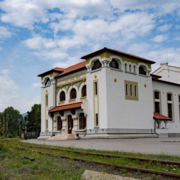 Spectacolele Teatrului Dramatic „I.D. Sîrbu” se mută, pentru o perioadă, la Palatul Cultural „Minerul” din Lupeni