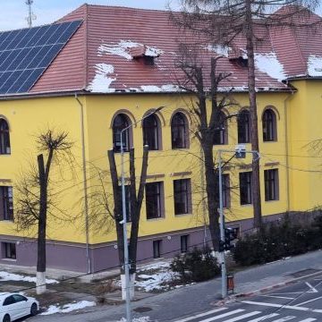 637139238_25784760541194314_2694026735177047252_n Elevii de la Școala gimnazială „I.G. Duca” din Petroșani se întorc în școala modernizată la standarde europene