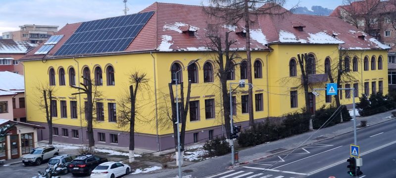 637139238_25784760541194314_2694026735177047252_n Elevii de la Școala gimnazială „I.G. Duca” din Petroșani se întorc în școala modernizată la standarde europene