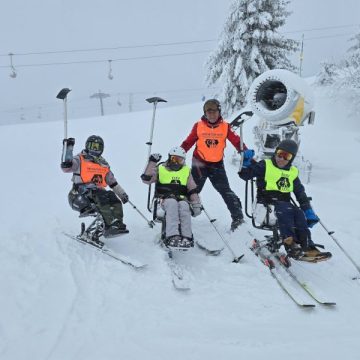 Premieră în Straja: „Cupa Straja” la schi adaptat pentru persoanele cu dizabilități