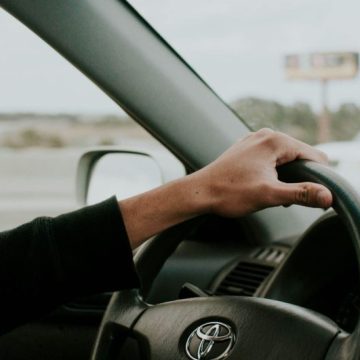 Şofer începător? Tot ce trebuie să știi pentru a conduce în siguranță