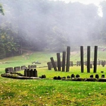 În pașii dacilor: cum Sarmizegetusa Regia a născut poezia „Decebalus per Scorilo”