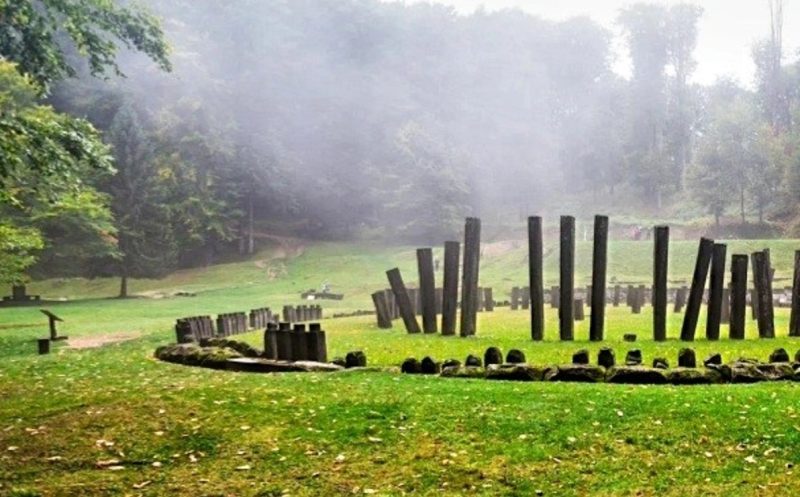 În pașii dacilor: cum Sarmizegetusa Regia a născut poezia „Decebalus per Scorilo”