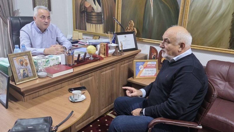 646182360_26021588854162835_3830197794239854476_n Președintele Uniunii Scriitorilor din România prezidează colocviul național de memorialistică și eseu „Ion D. Sîrbu” de la Petroșani