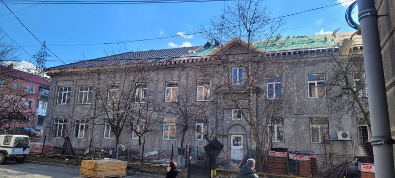 646386286_25969853662624001_1193152487542623573_n Lucrări intense la extinderea și modernizarea Grădiniței „Lumea Copiilor” din Lupeni