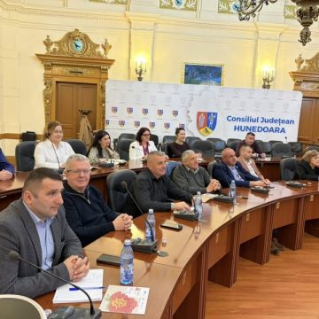 648325345_122120304687156794_6727314500224534067_n Întâlnire de lucru la CJH privind oportunitatea de finanțare pentru mobilitate verde în Programul pentru Tranziție Justă