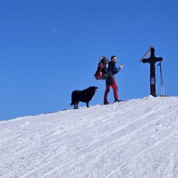 Alpinistul Adrian Ahrițculesei se pregătește pentru ultima redută din Seven Summit la tabăra de bază de sub Vârful Găuri, în Munții Parâng