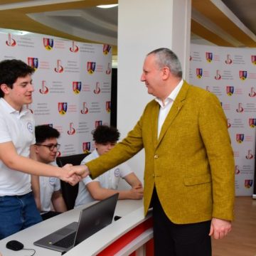 Echipele Liceului Teoretic „Mircea Eliade” Lupeni și Colegiului Tehnic „Transilvania” Deva sunt finalistele concursului de cultură generală „Citești și câștigi!”