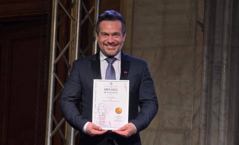 Încă un premiu, încă o recunoaștere pentru performanțele înotătorului-bibliotecar Avram Iancu