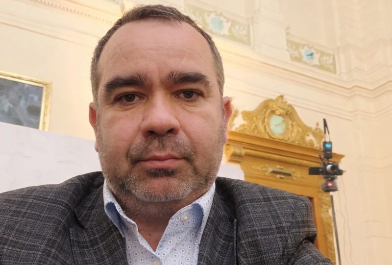 Vocea care caută echilibrul: între sănătate și terenul de joc