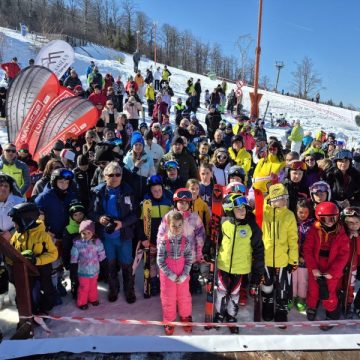 WhatsApp Image 2026-03-01 at 07.43.59 Iubitorii Pasului Vîlcan, câștigători la unison ai ediției 2026 a ”Cupei Pasul Vâlcan” la schi și snowboard