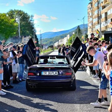 Se-ncing motoarele la expoziția auto „Torque Society” de la Vulcan
