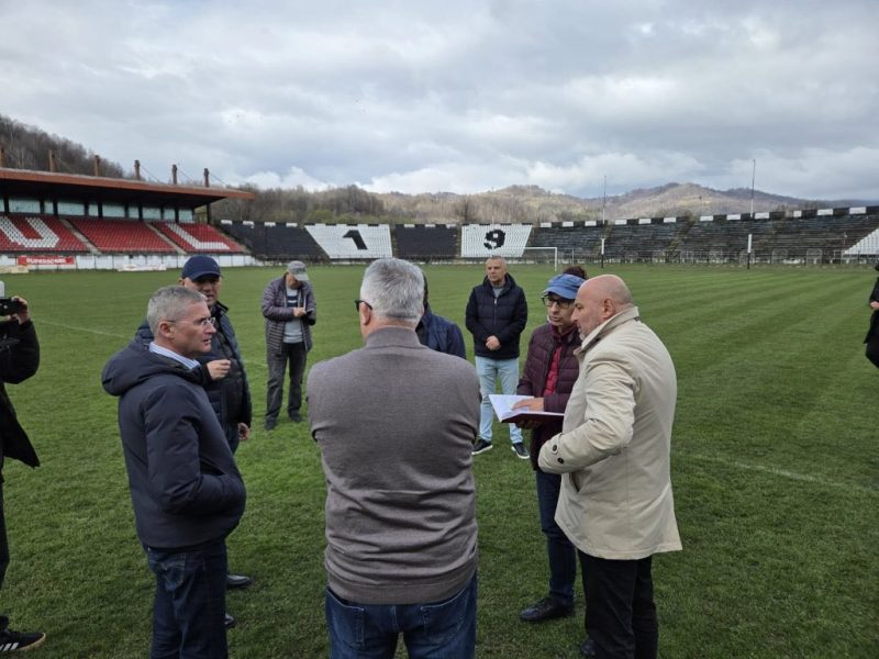 659956047_26210627015274329_8690763957691686654_n Încep lucrările pentru omologarea stadionului din Petroșani pentru Liga I