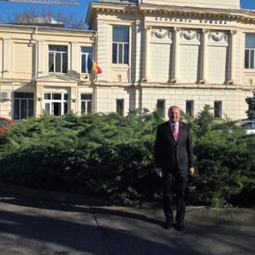 Managerul Bibliotecii județene „Ovid Densușianu”, Ioan Sebastian Bara prezent la sărbătoarea aniversară a Academiei Române