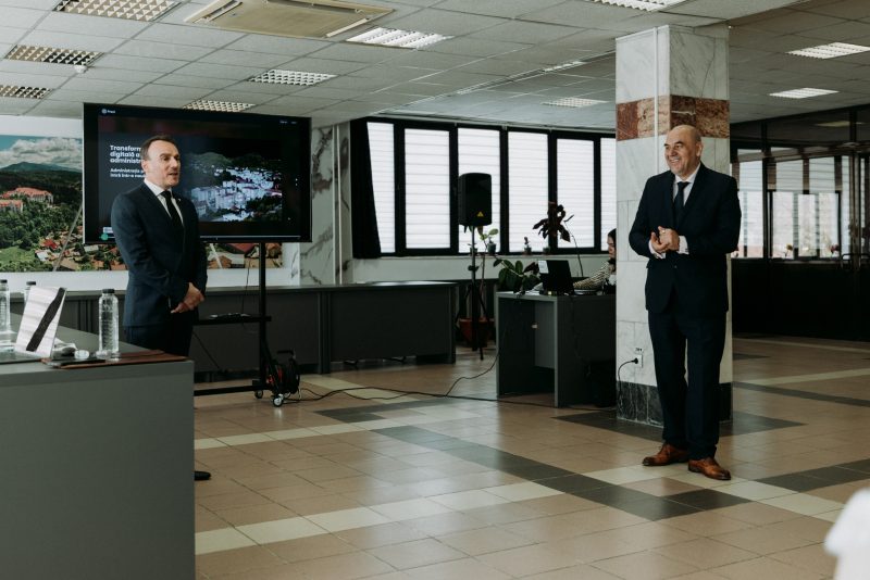 672020551_1762050161851705_6403443614534607270_n Parteneriat strategic dedicat inovării în tehnologiile geospațiale, la Universitatea din Petroșani