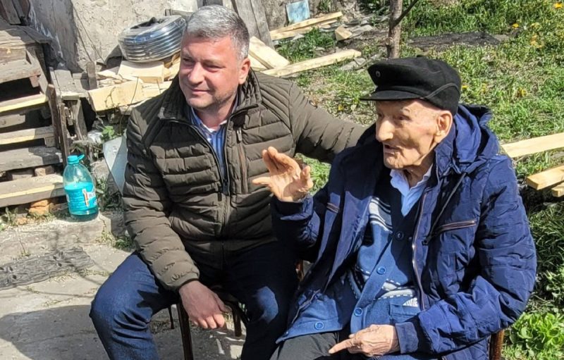 672353353_26408122585463771_4677958706532111452_n Veteranul de război Tudor Gheorghe din Lupeni, onorat la împlinirea vârstei de 102 ani