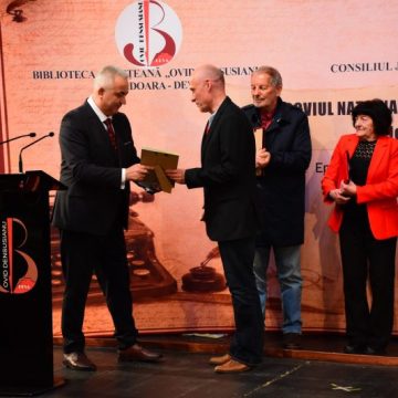 Premii literare „Opera Omnia” pentru scriitorii Antonio Patraș, Mihai Barbu, Elisabeta Bogățan și Valeriu Butulescu, la finalul Colocviului de Memorialistică și Eseu „I.D. Sîrbu” de la Petroșani