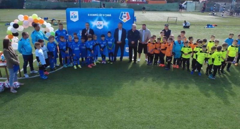 Sute de copii au descoperit bucuria primilor pași în fotbal la „Cupei Cetății” de la Deva
