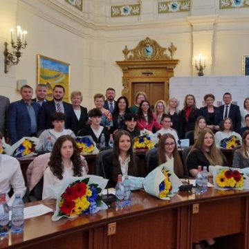 Festivitate de premiere a viitorilor profesioniști în economie, la Consiliul Județean Hunedoara